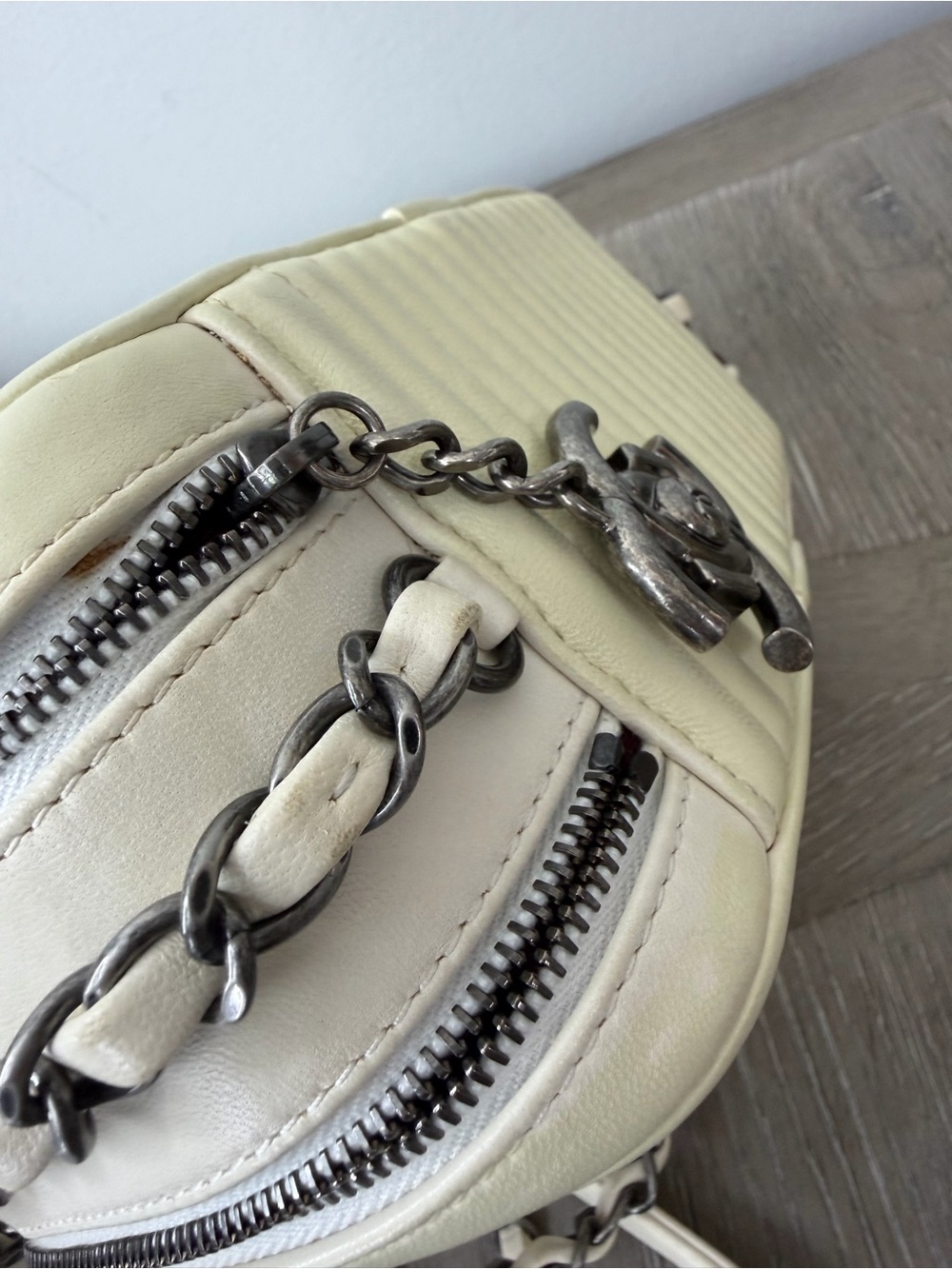Chanel Cream Quilted Crossbody Bag with Chain Strap - Picture 5 of 16
